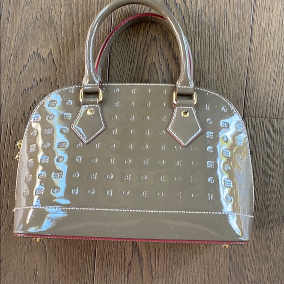 Arcadia Handbags - Arcadia Italian Satchel!!